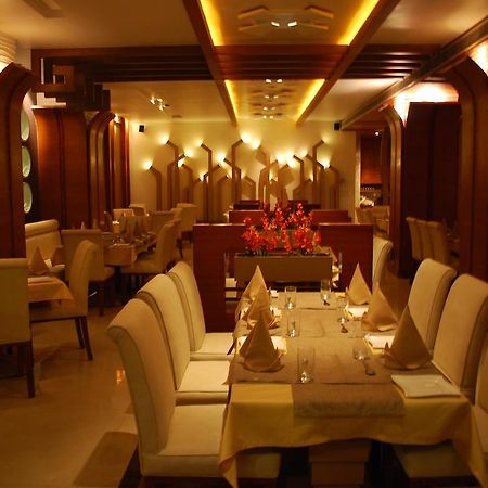 Hotel Millennium Ґувахаті Екстер'єр фото