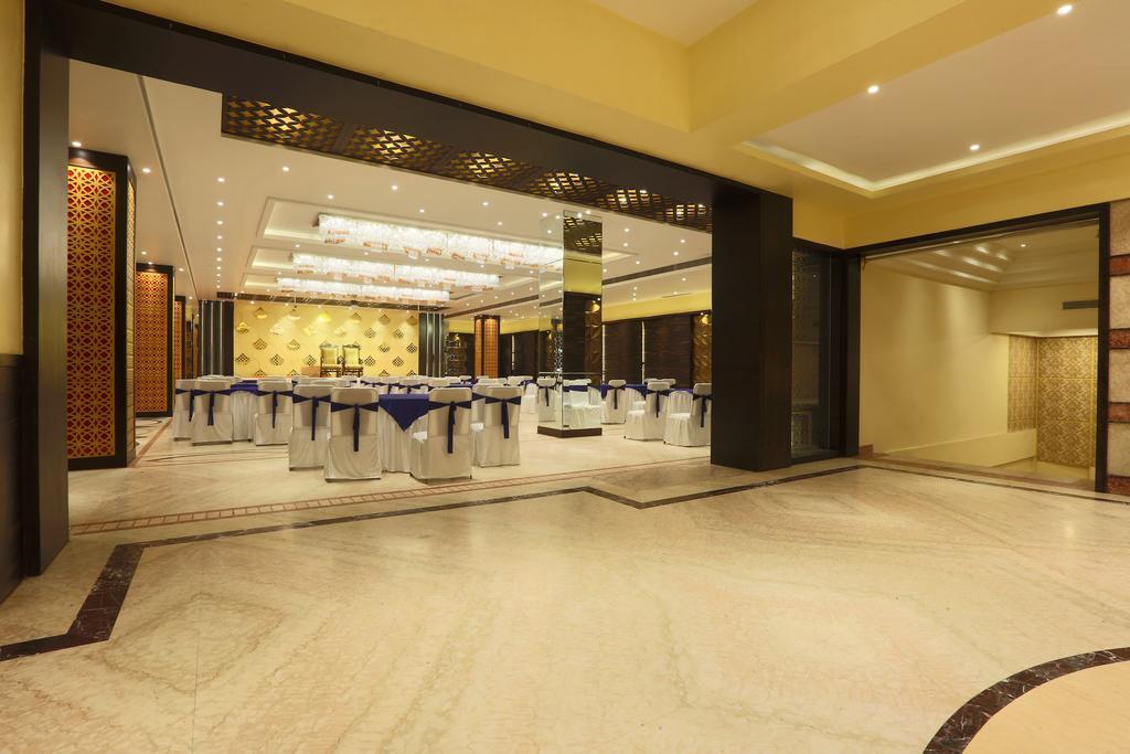 Hotel Millennium Ґувахаті Екстер'єр фото