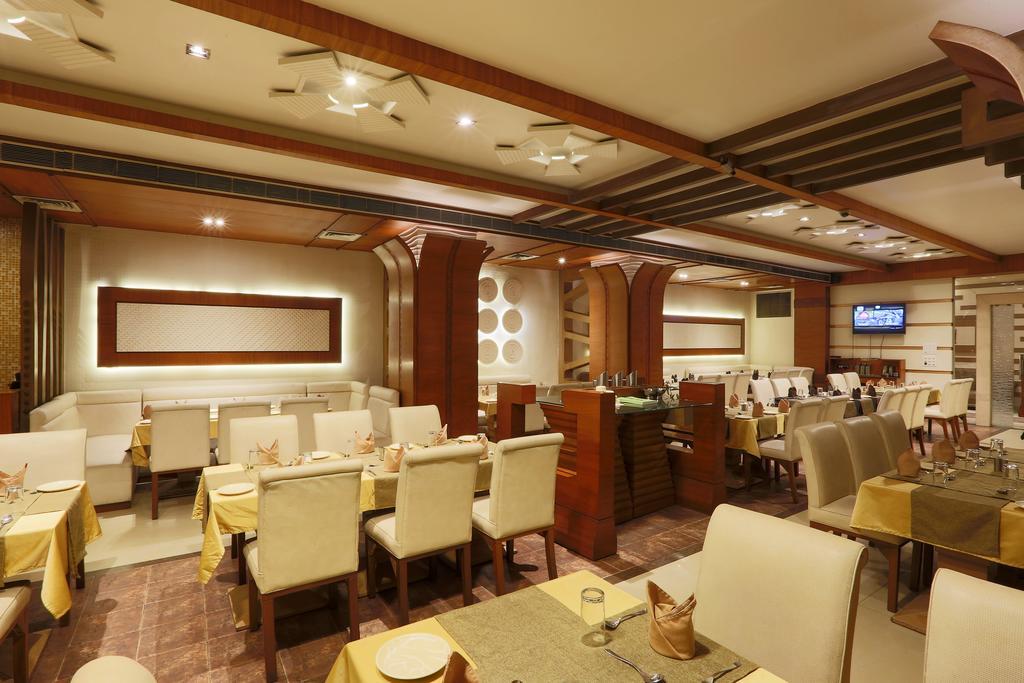 Hotel Millennium Ґувахаті Екстер'єр фото