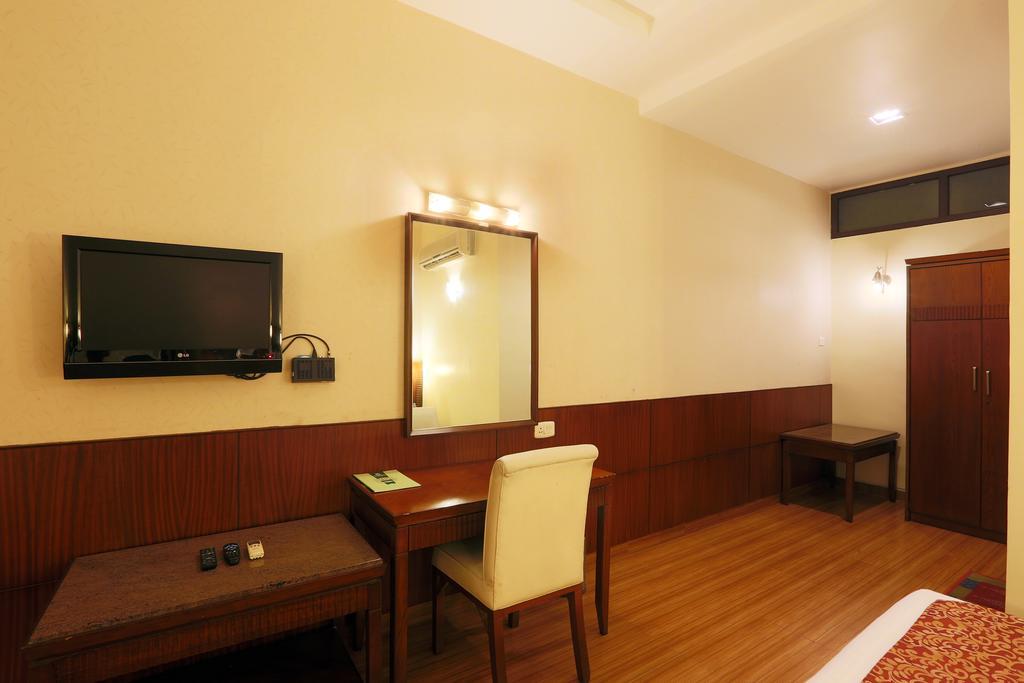 Hotel Millennium Ґувахаті Екстер'єр фото