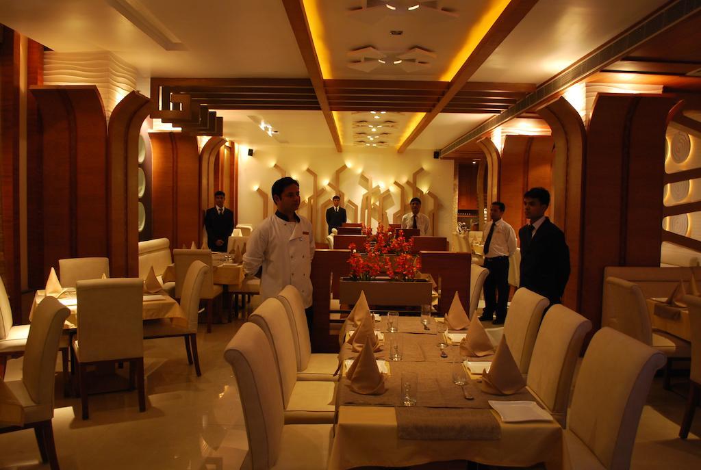Hotel Millennium Ґувахаті Екстер'єр фото